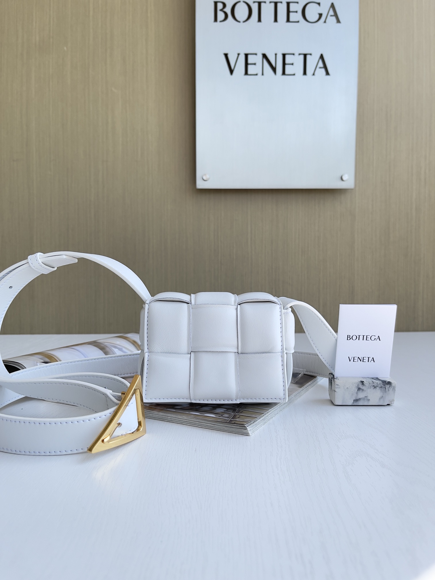 보테가 캔디 패딩 카세트 백