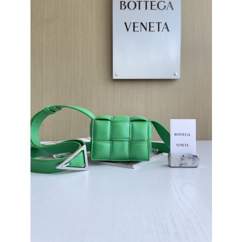 보테가 캔디 패딩 카세트 백