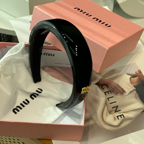 미우미우 머리띠