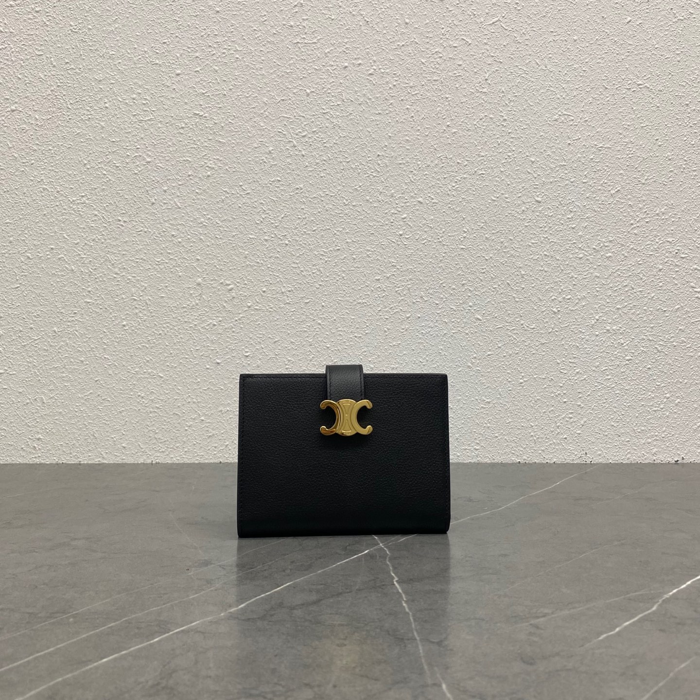 셀린느 미디엄 빅투아르 지갑 100913