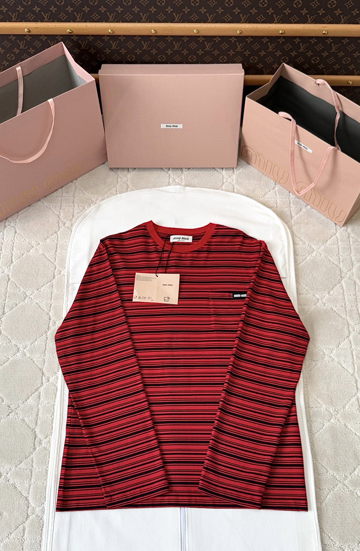 미우미우 긴팔티