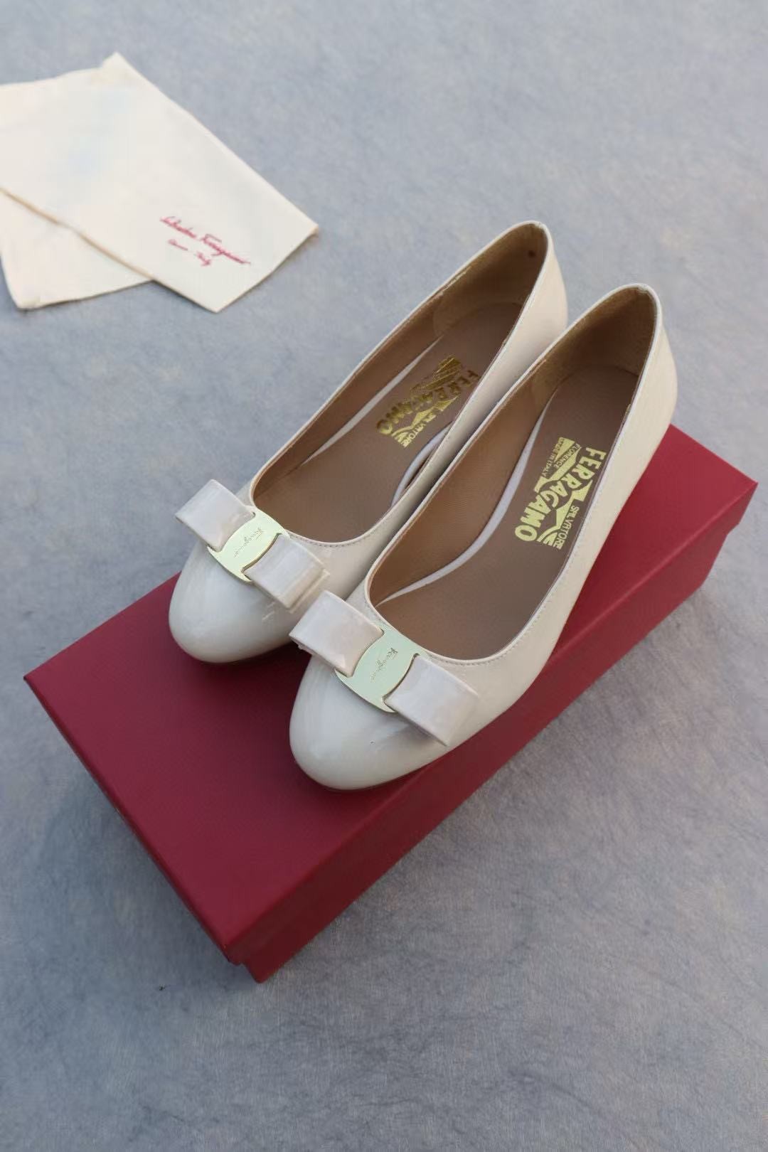 페레가모 미들 굽