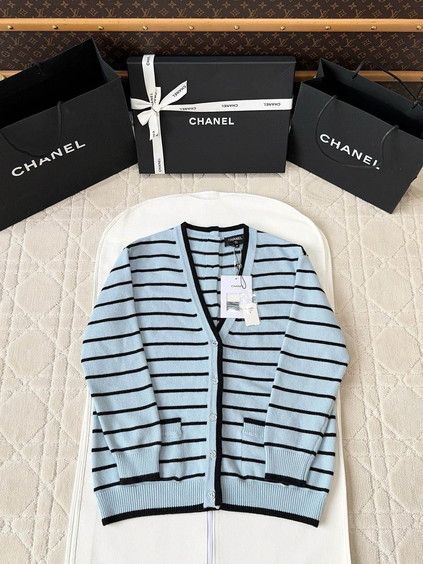 샤넬 25s 스트라이프 가디건