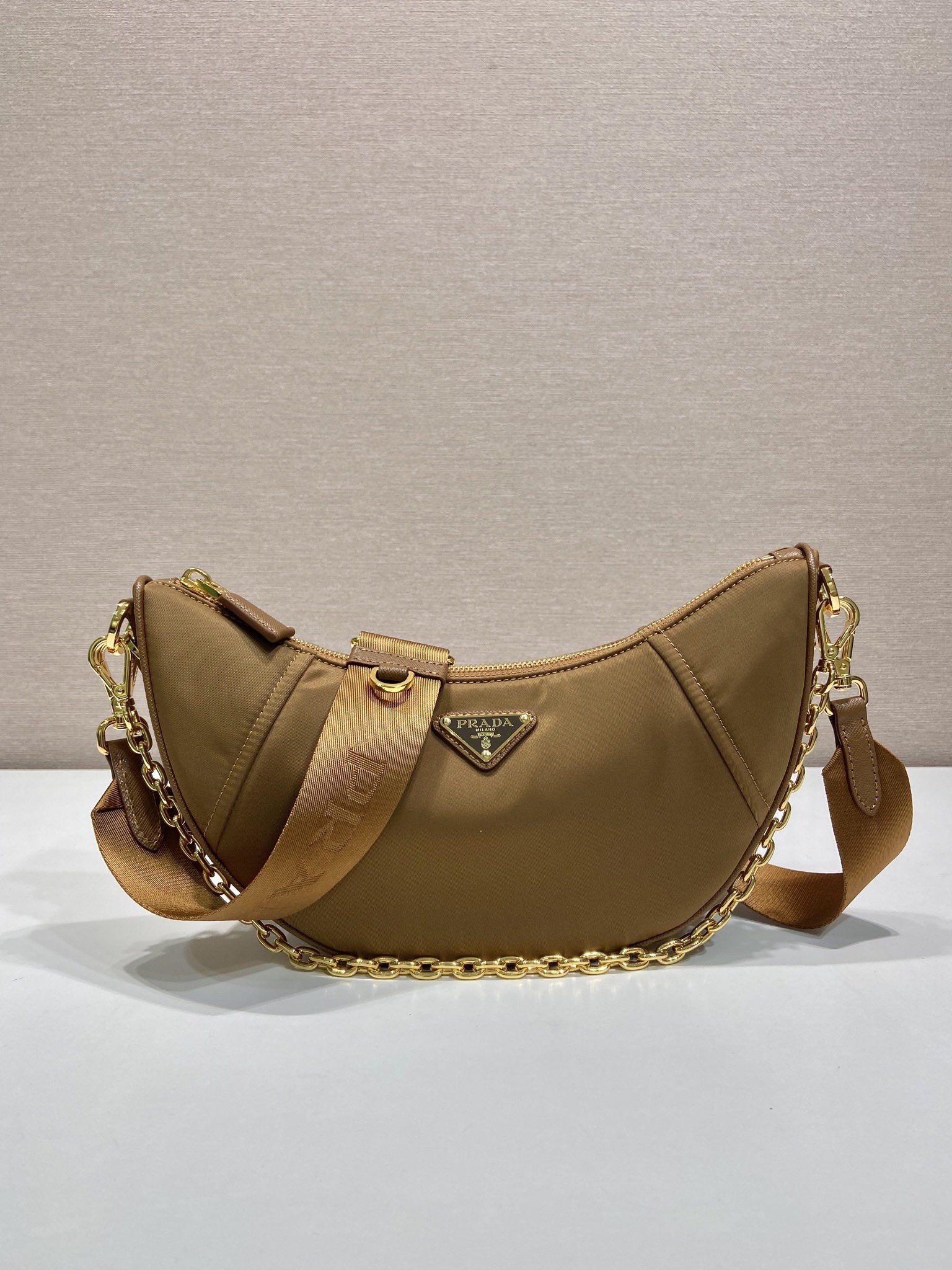 프라다 드뮈룬 리나일론 숄더백 브랜디