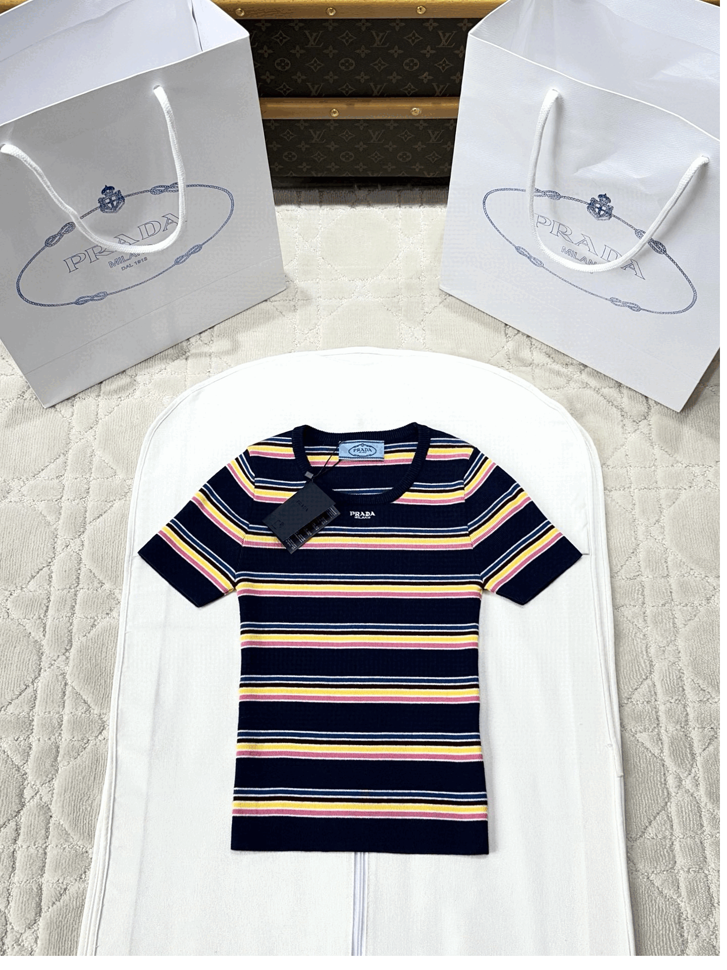 프라다 25ss 스트라이프 반팔티