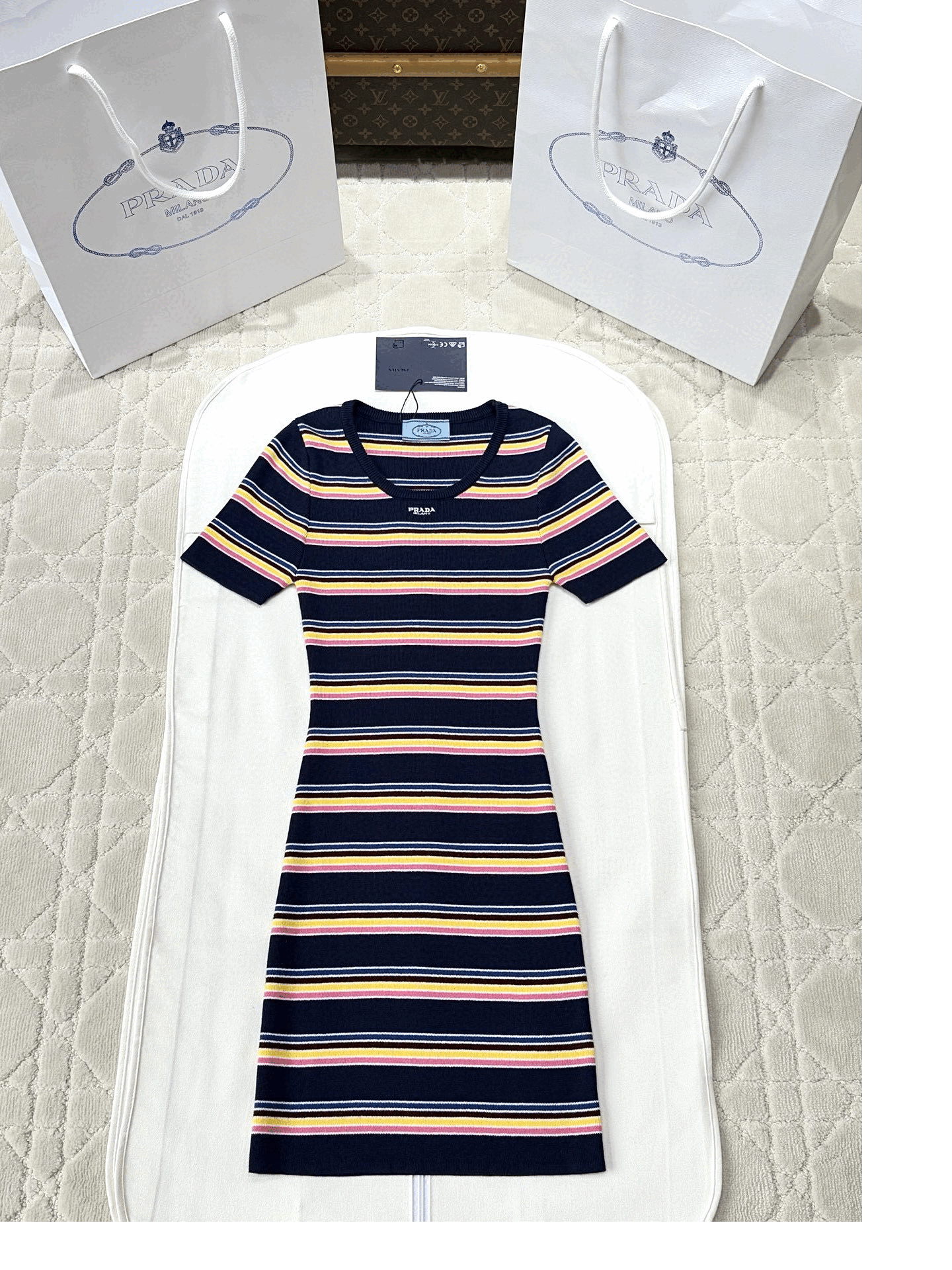 프라다 25ss 스트라이프 롱 스커트