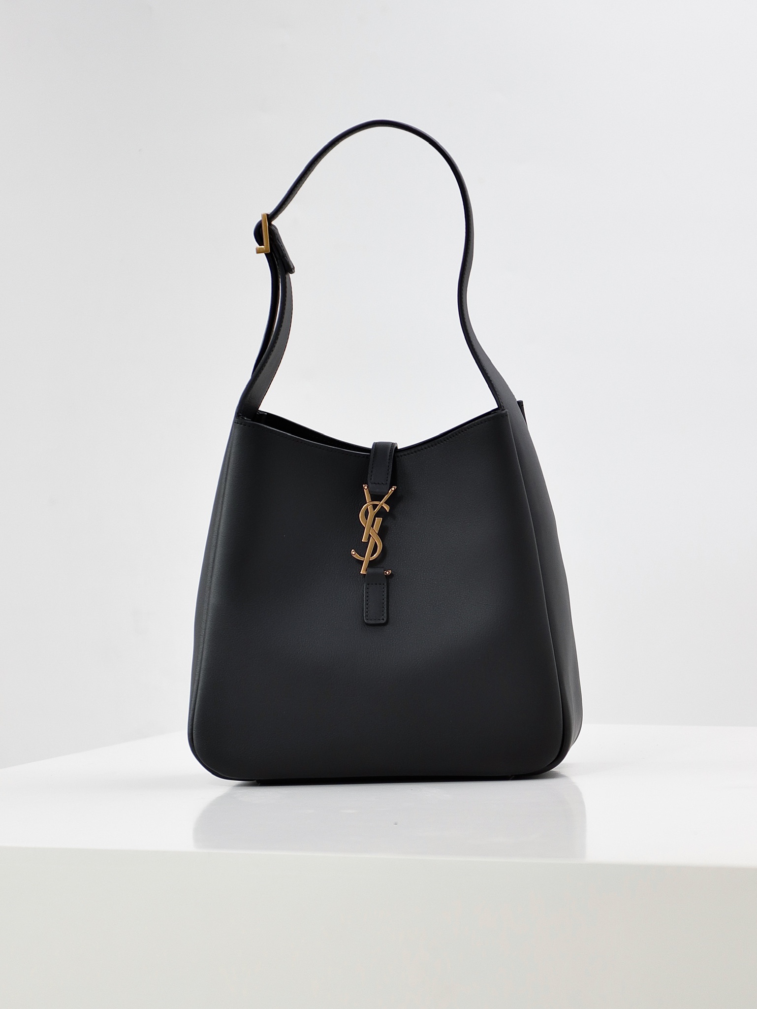 생로랑 LE A5 A 7 호보백 [정품급]