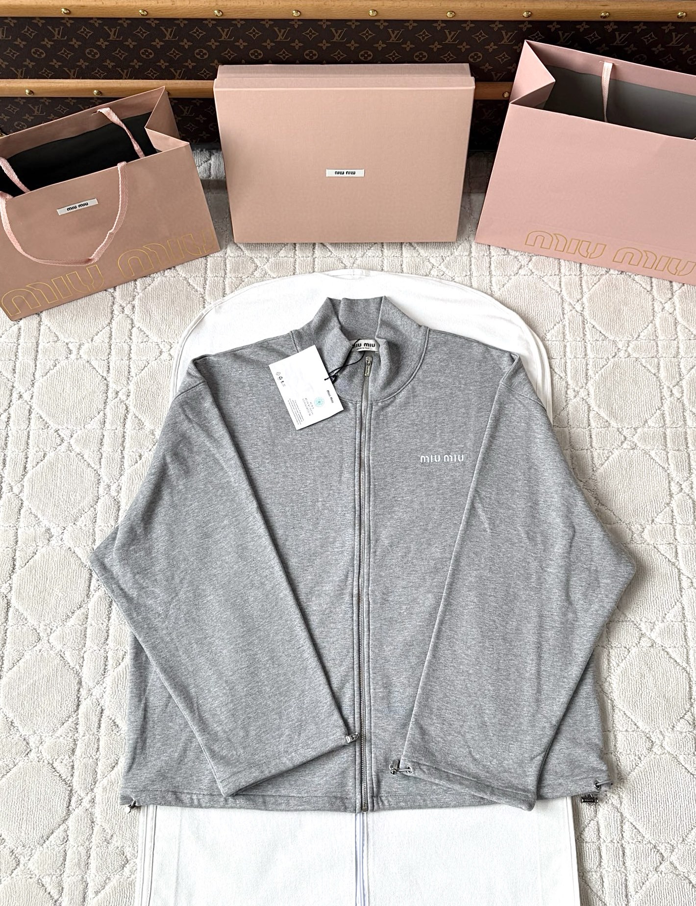 미우미우 25ss 자수 가디건