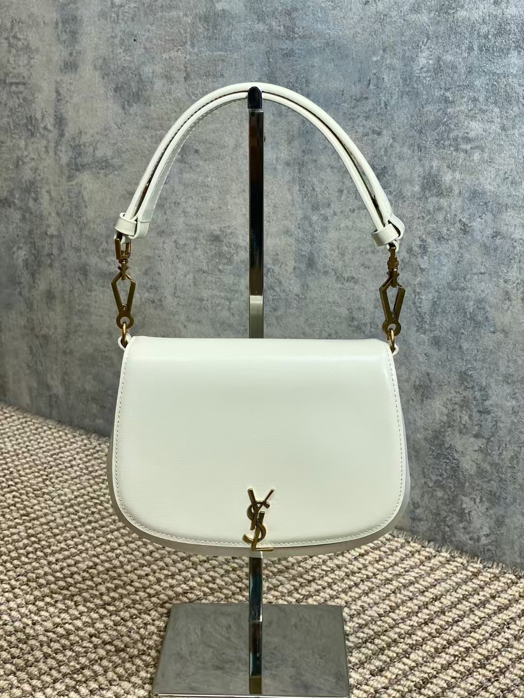 생로랑의 볼테르 탑 핸들 숄더백 800846