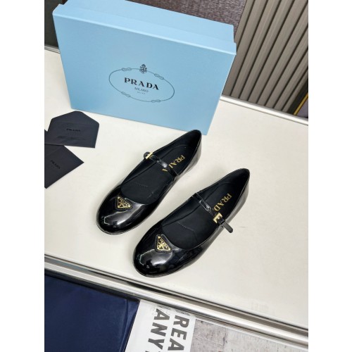 프라다 여성 구두 페이턴트 가죽 발레리나 블랙