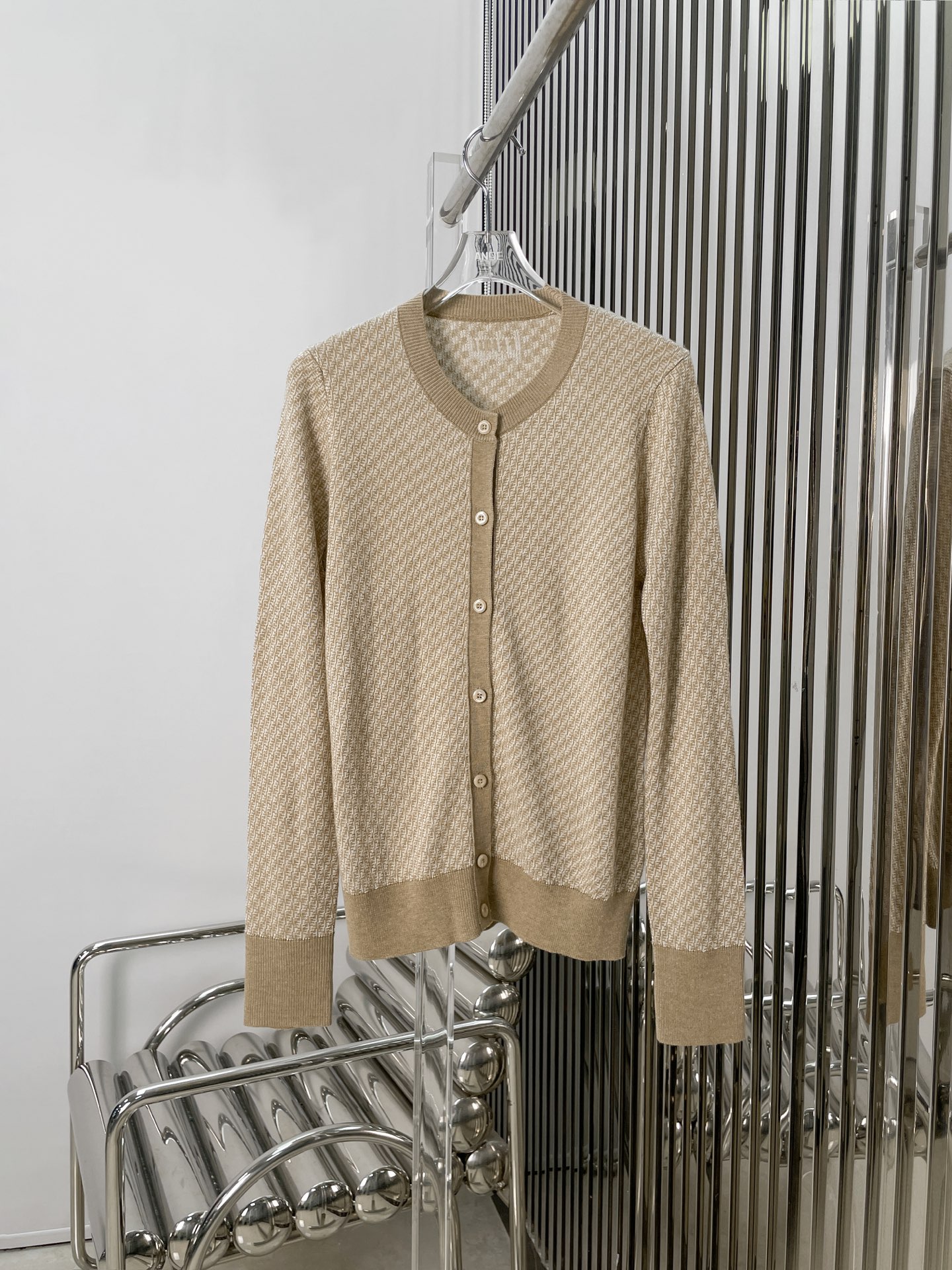 펜디 니트 가디건