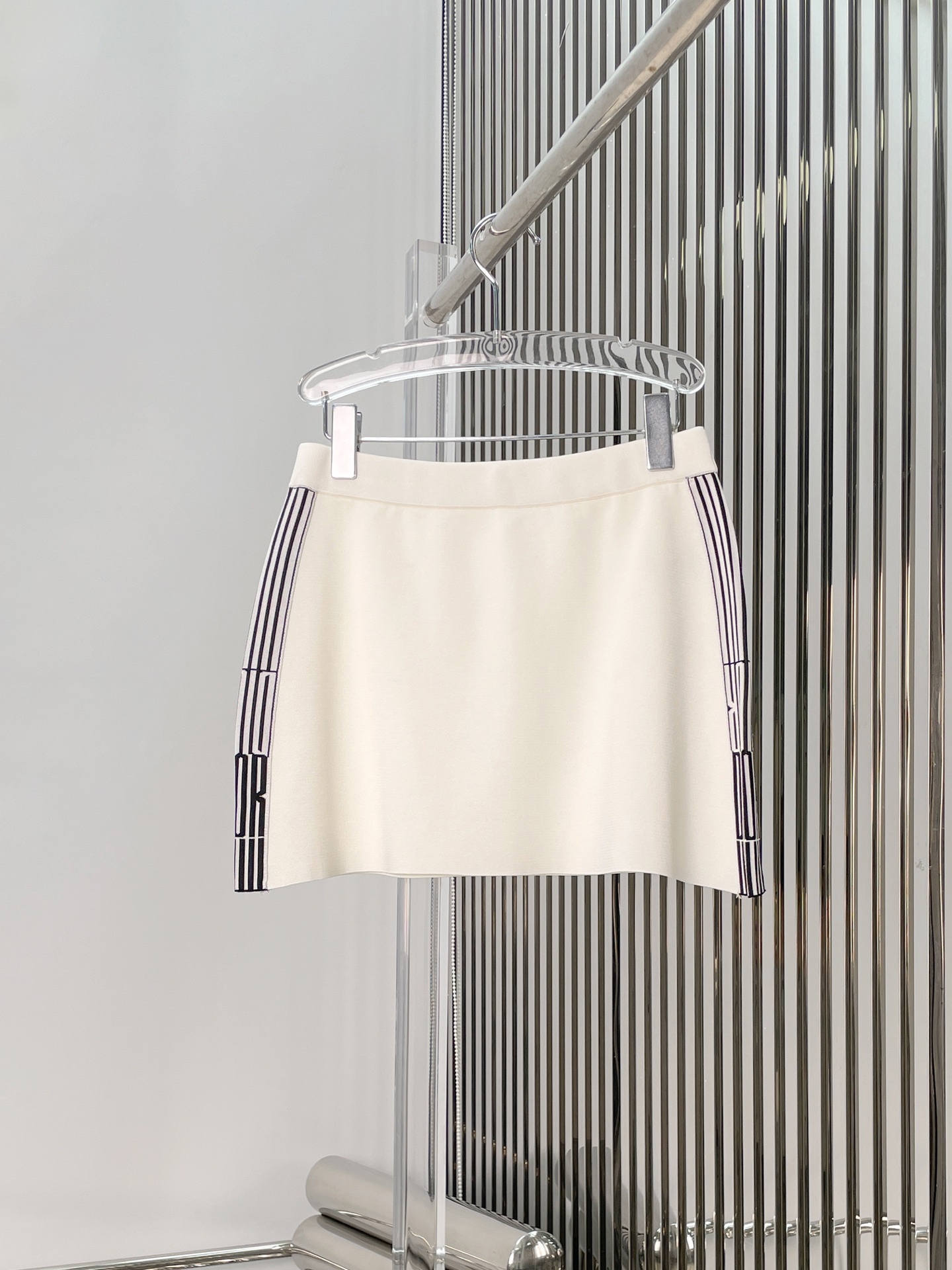 디올 스트라이프 스커트