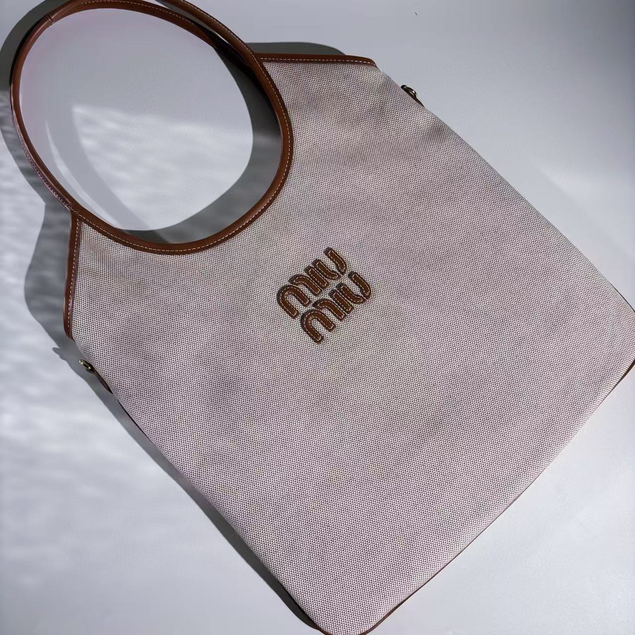 미우미우 가죽 아이비 백