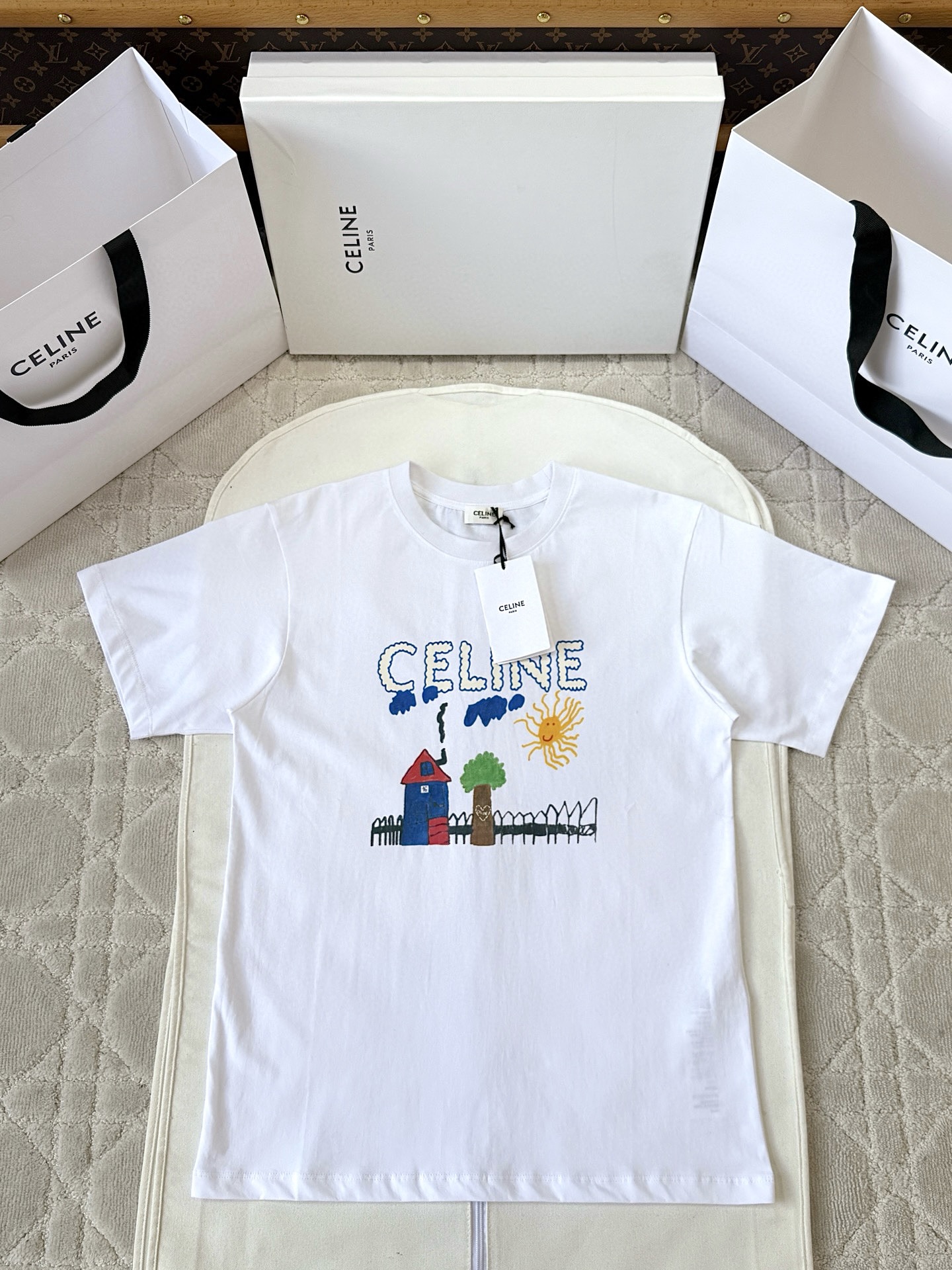 셀린느 25SS 그래피티 프린트 티셔츠