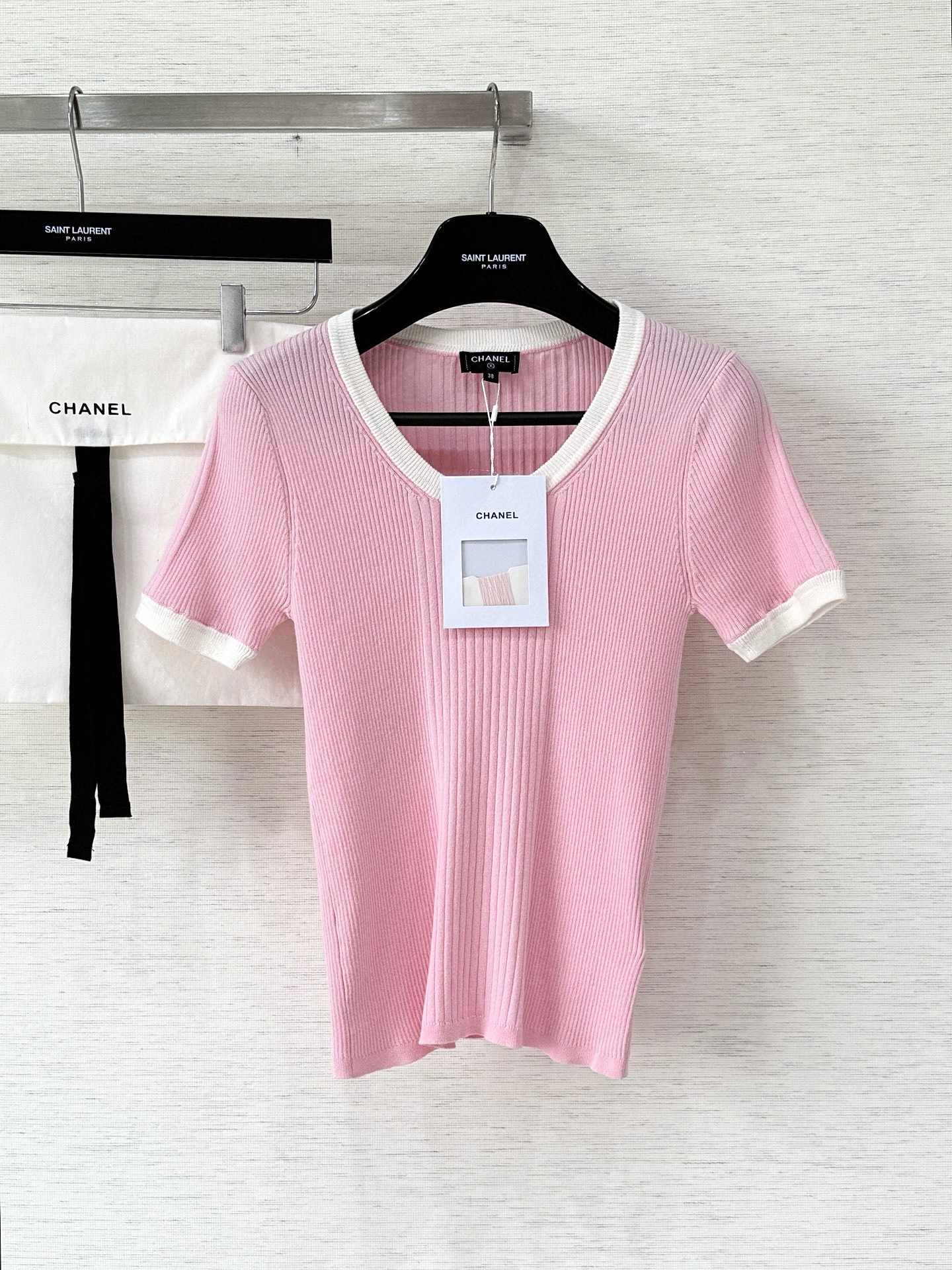 샤넬 25ss 니트 라인스톤 반팔