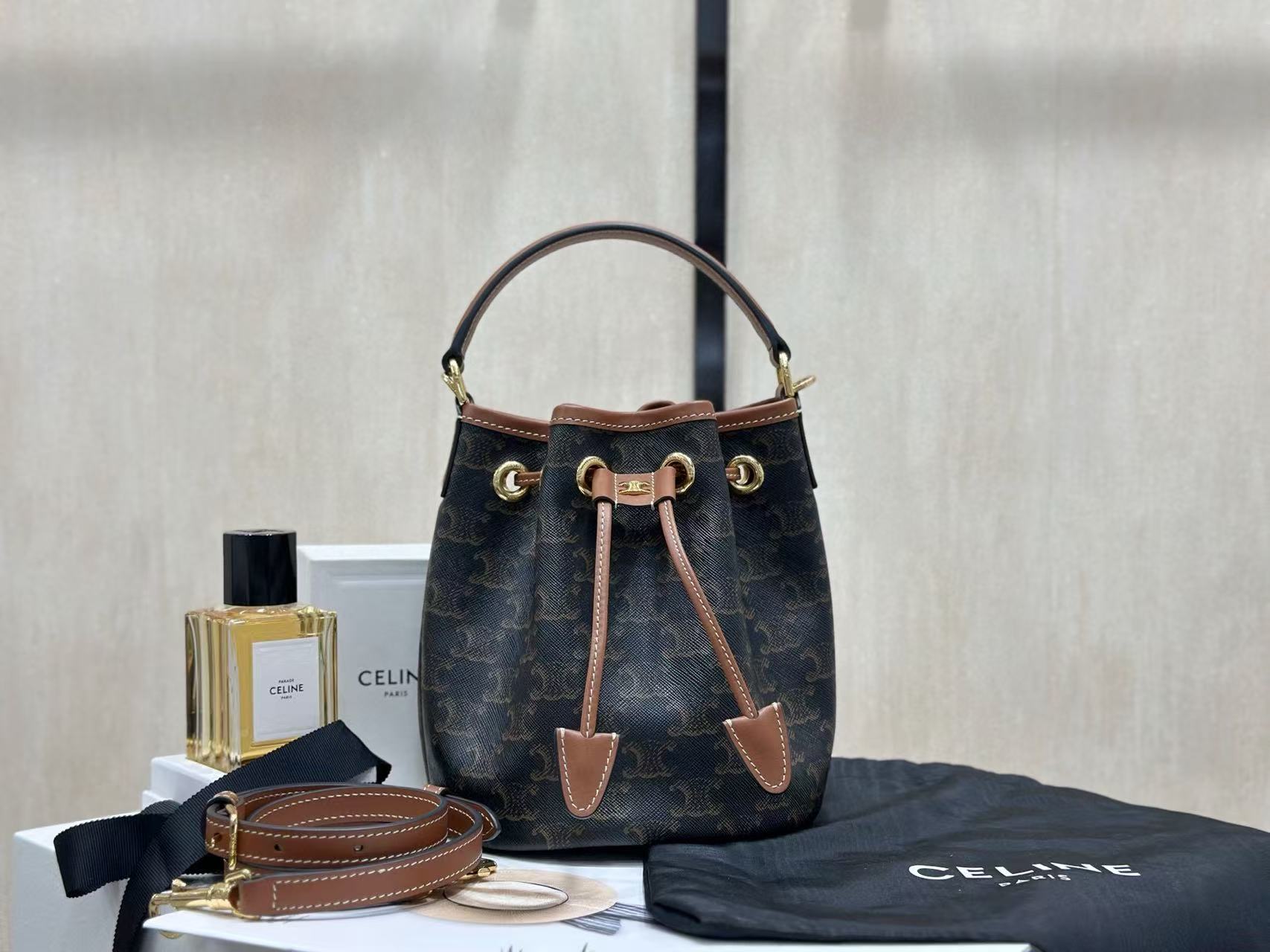 셀린느 틴 클라라 백 [정품급]