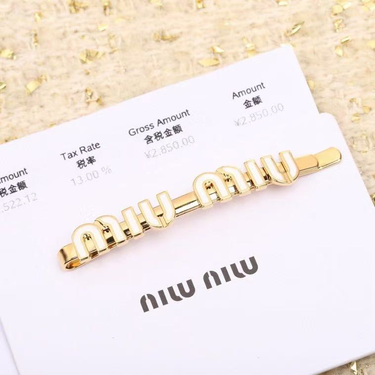 미우미우 헤어핀