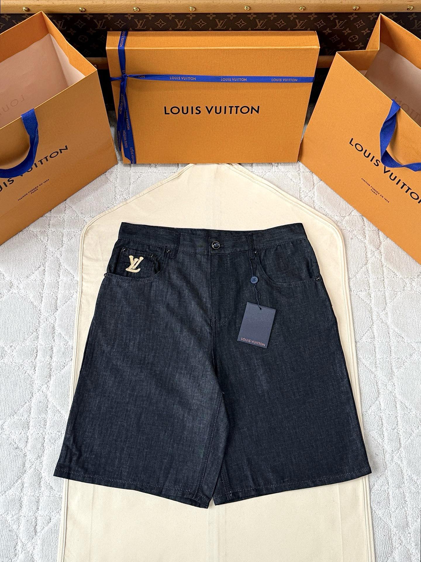 루이비통 25SS 자수 데님 반바지