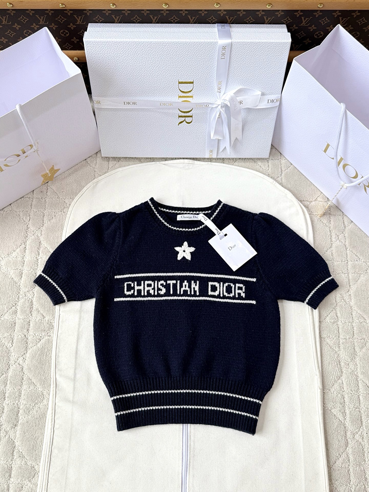 디올 25fw 자수 니트 반소매