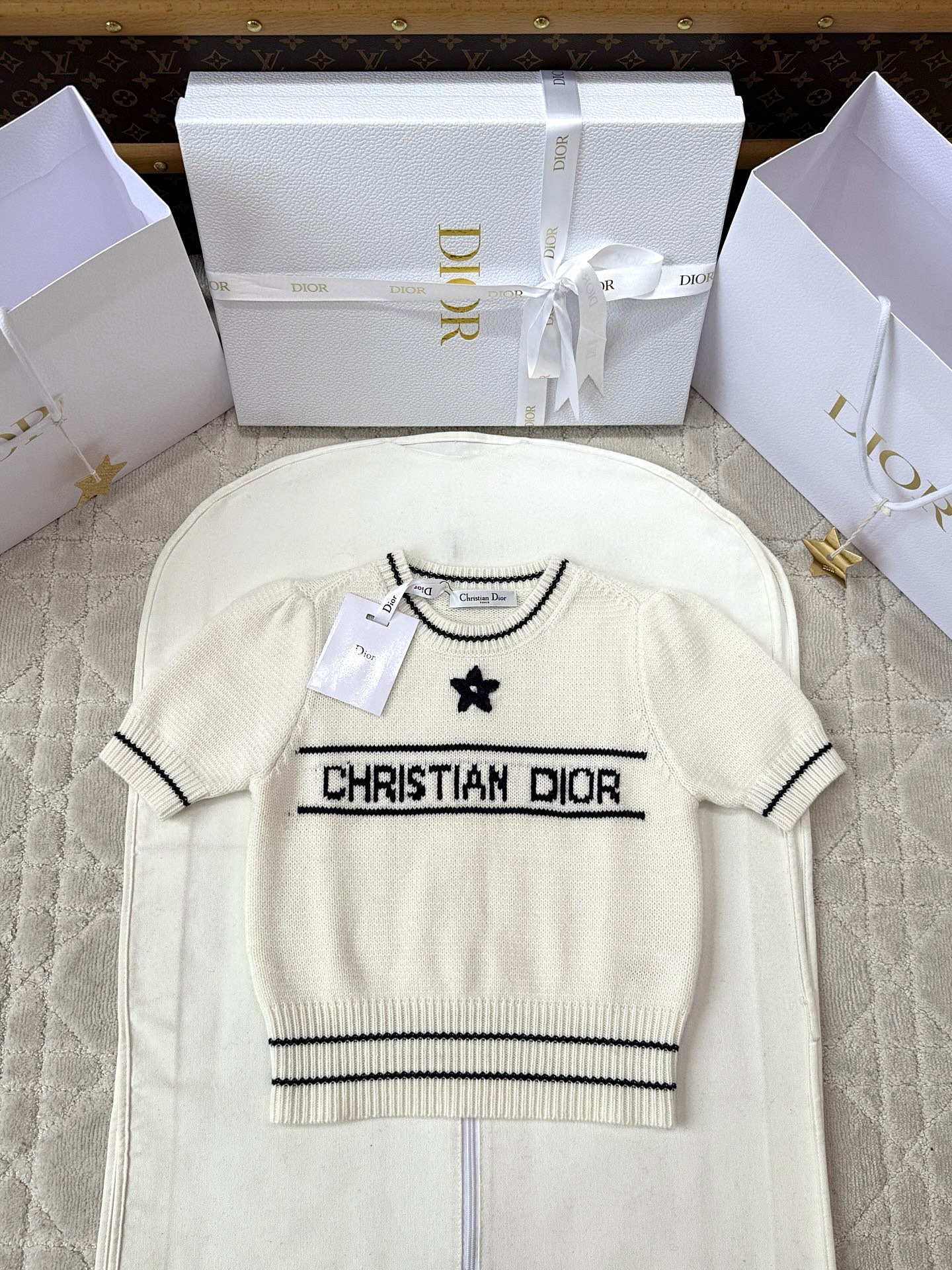디올 25fw 자수 니트 반소매