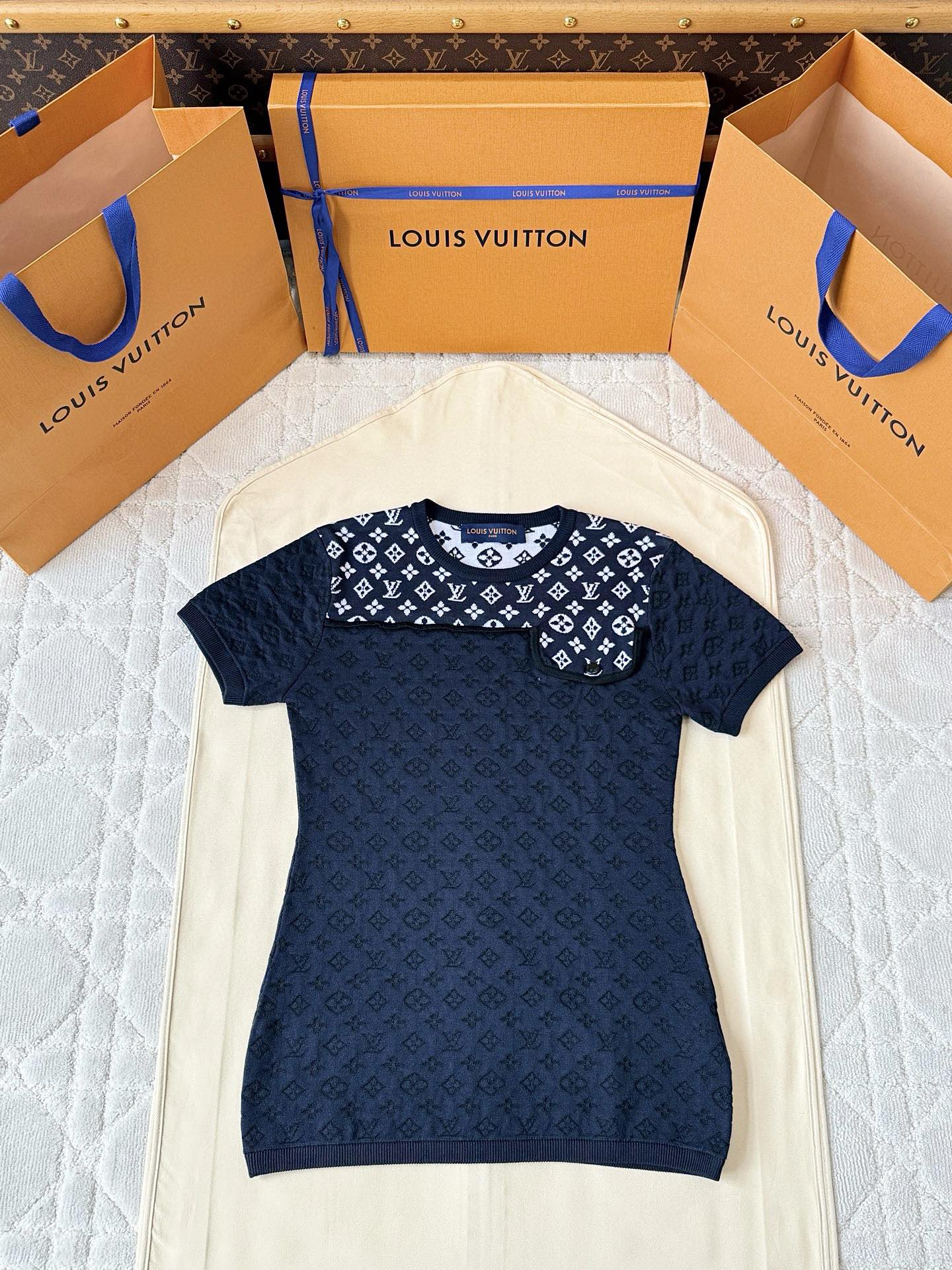 루이비통 스티치 니트 반팔티