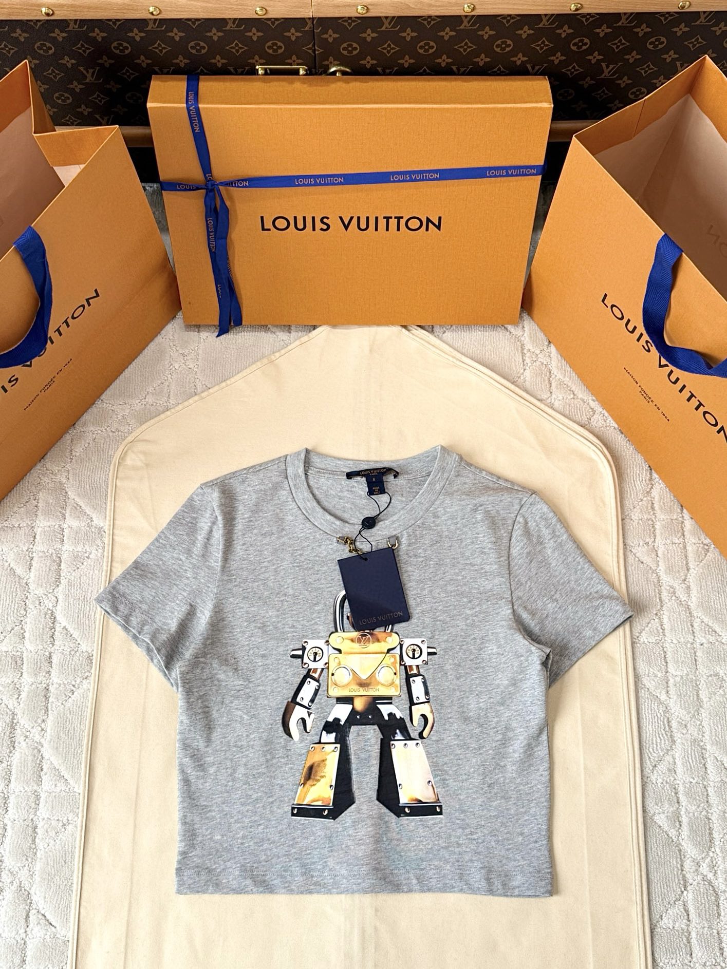 루이비통 25ss 프린트 반팔티