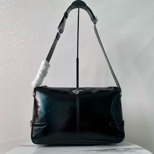 프라다 삼각 로고 카프스킨 크로스백