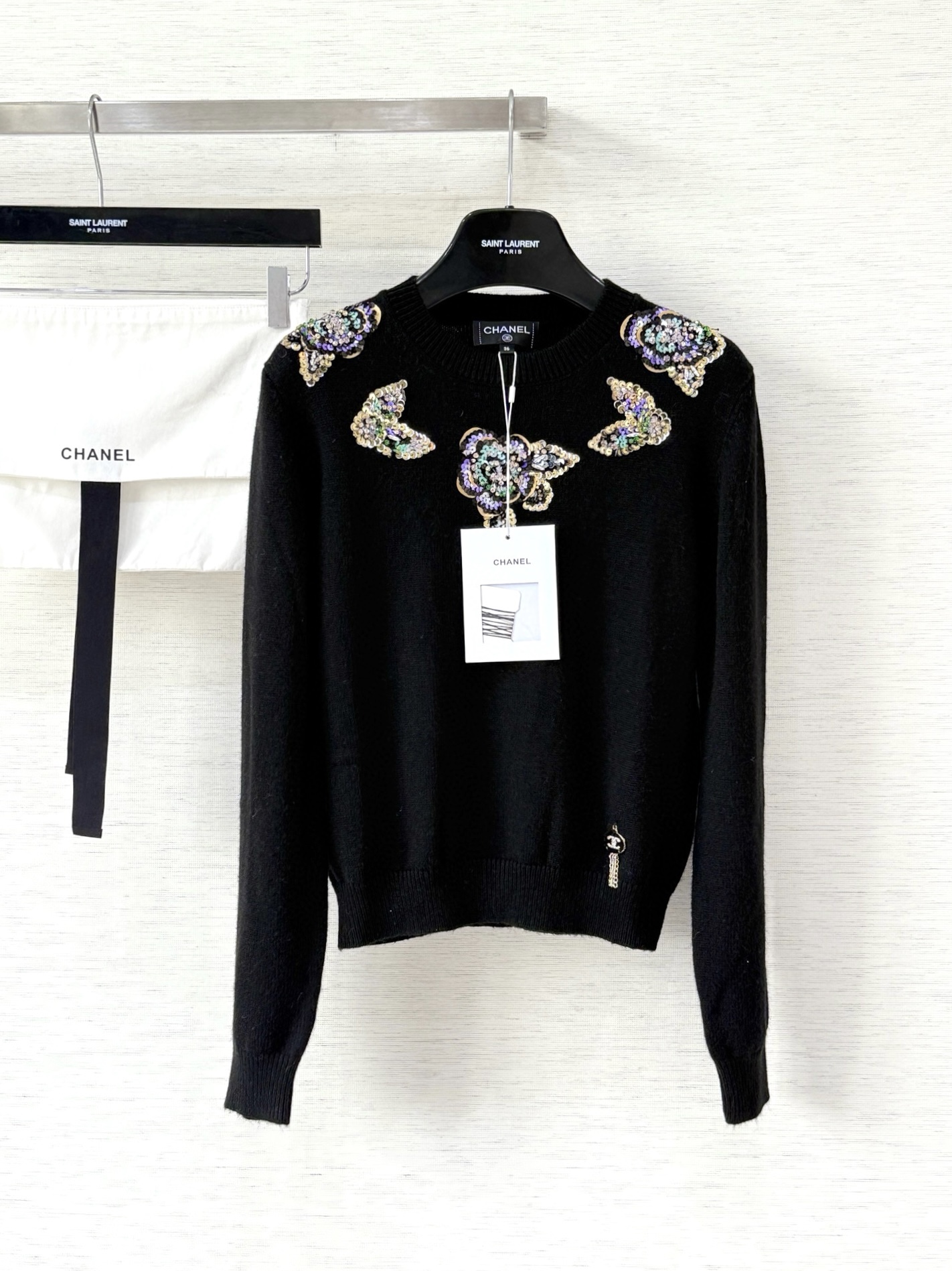 샤넬 자수 크루넥 스웨터