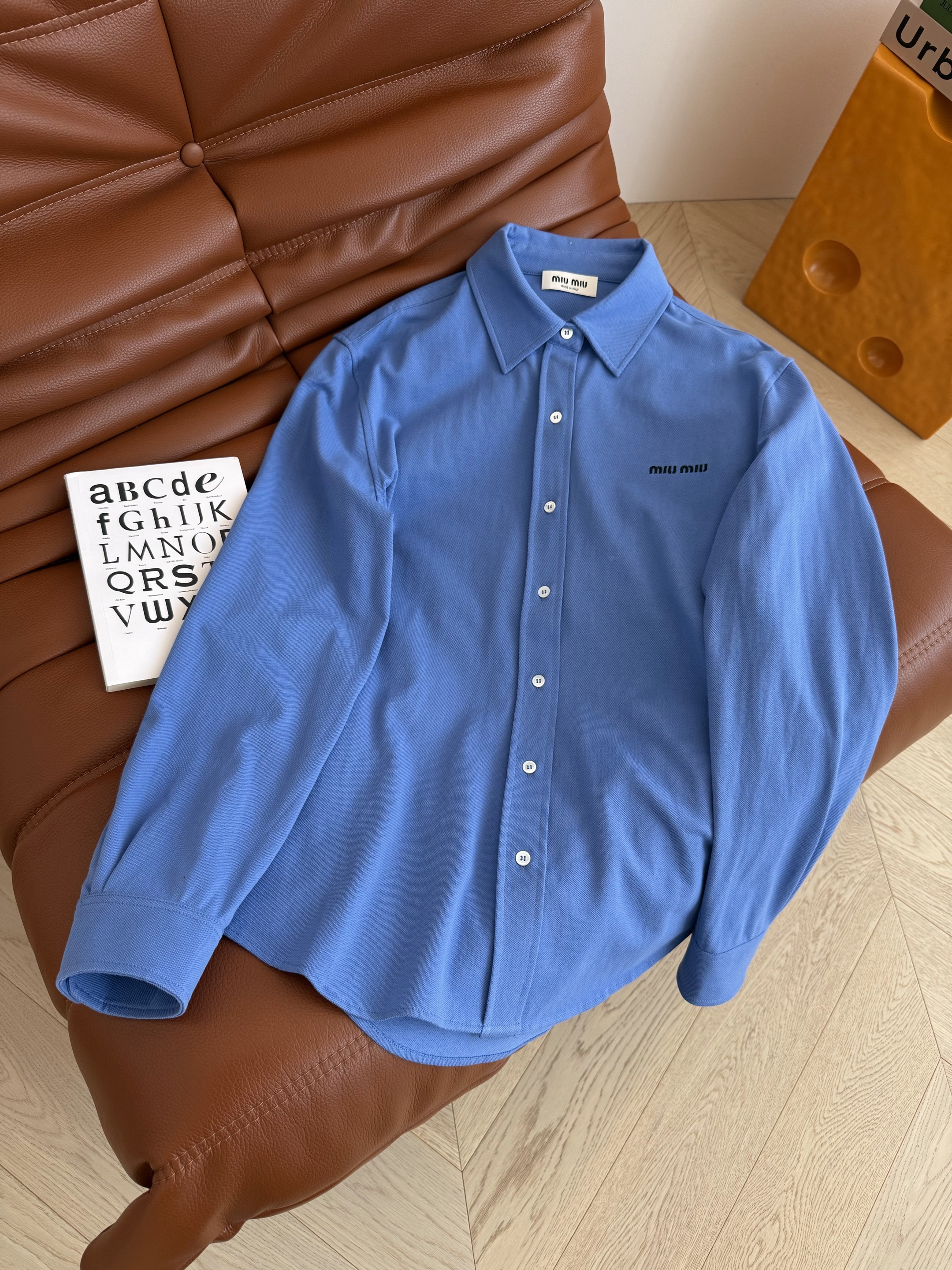 미우미우 로고 셔츠