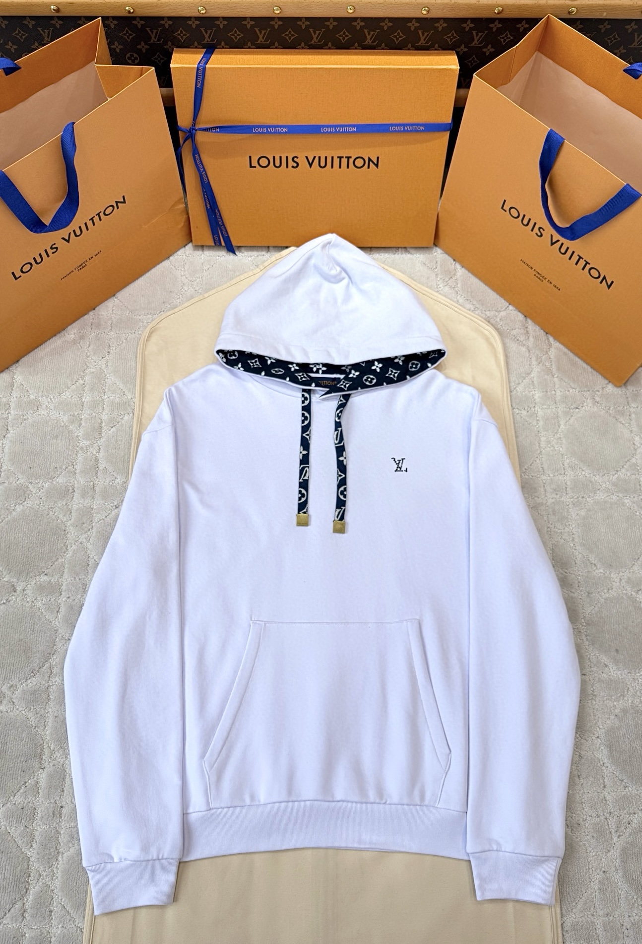 루이비통 후드티