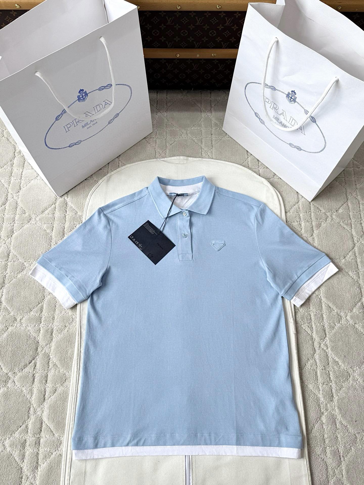 프라다 25fw 로고 반팔티