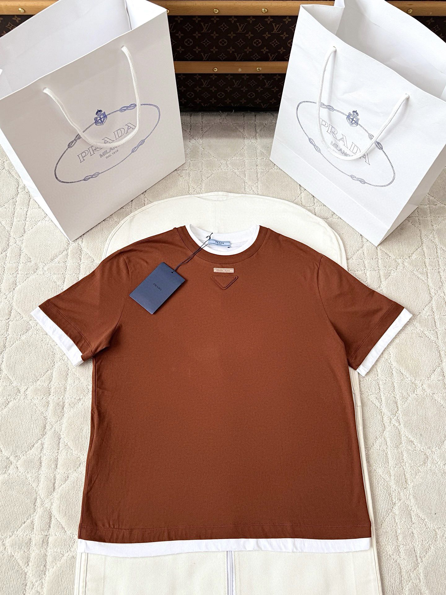 프라다 25fw 로고 반팔티