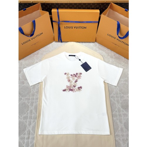 루이비통 25ss 자수 벚꽃 무늬 반팔티