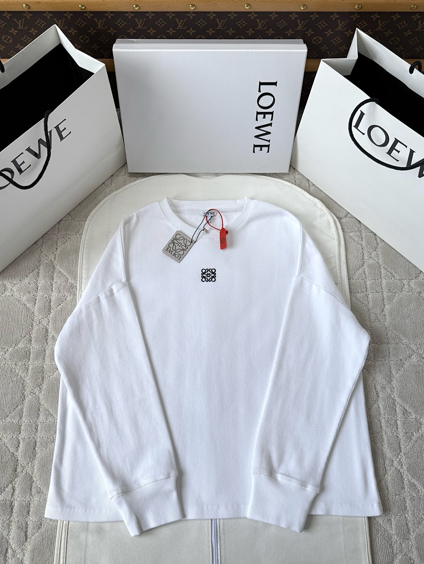 로에베 25fw 클래식 자수 로고 니트