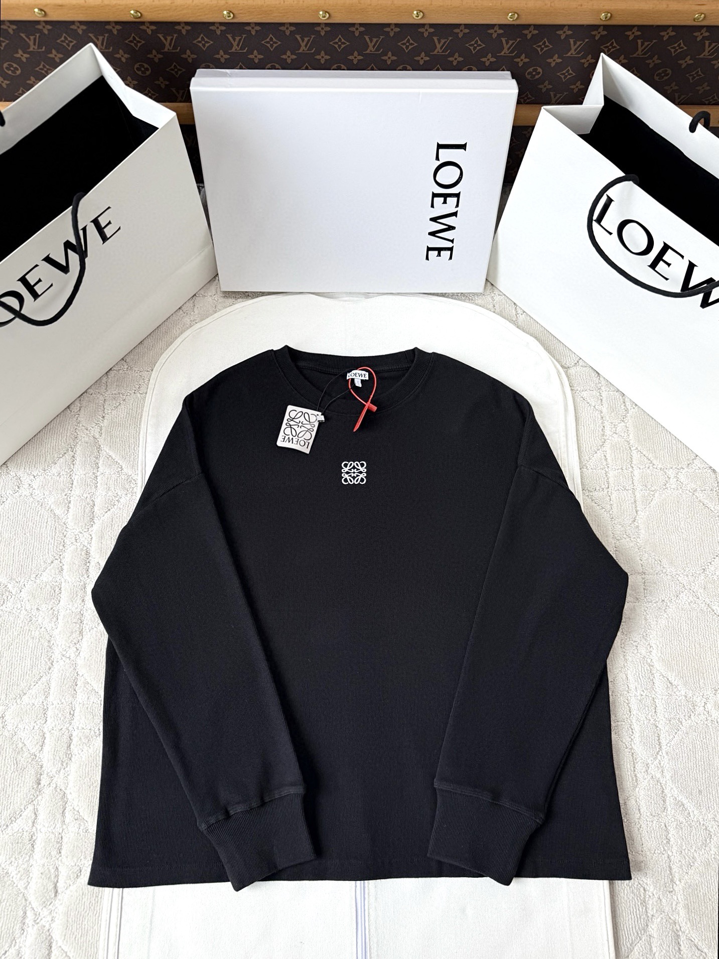 로에베 25fw 클래식 자수 로고 니트