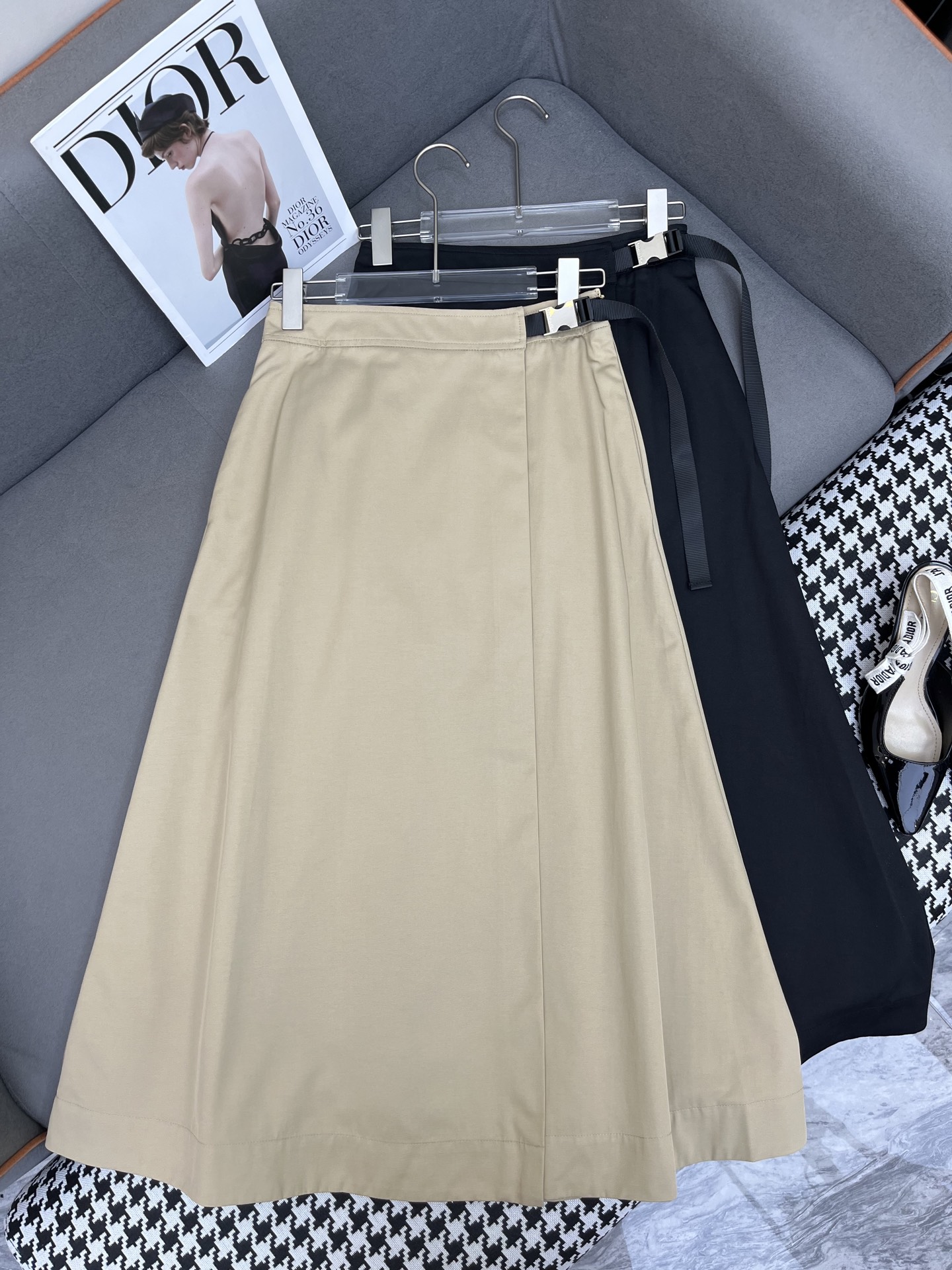 디올 25ss 스커트