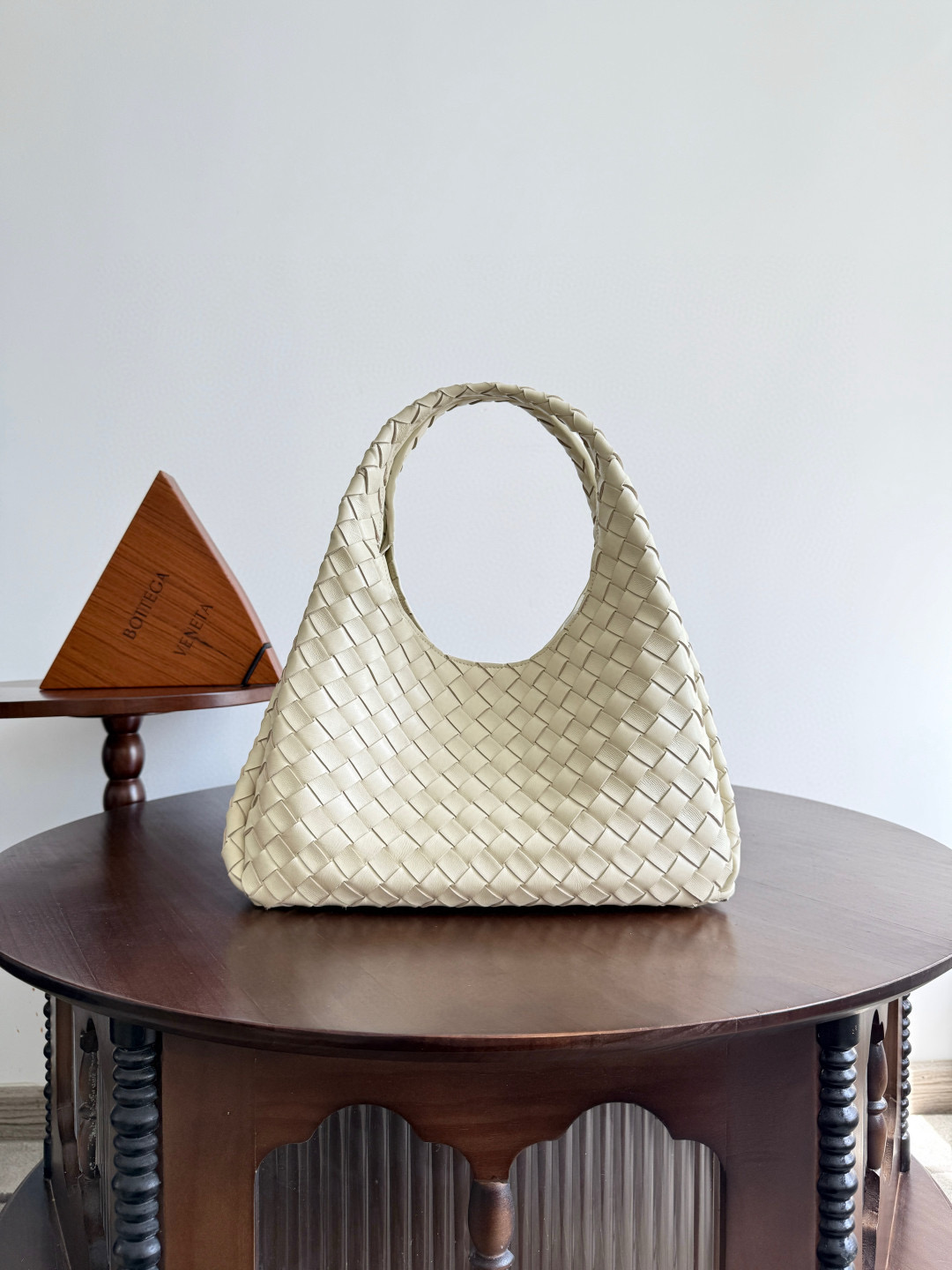 보테가베네타 미디엄 캄파나 씨솔트 844249