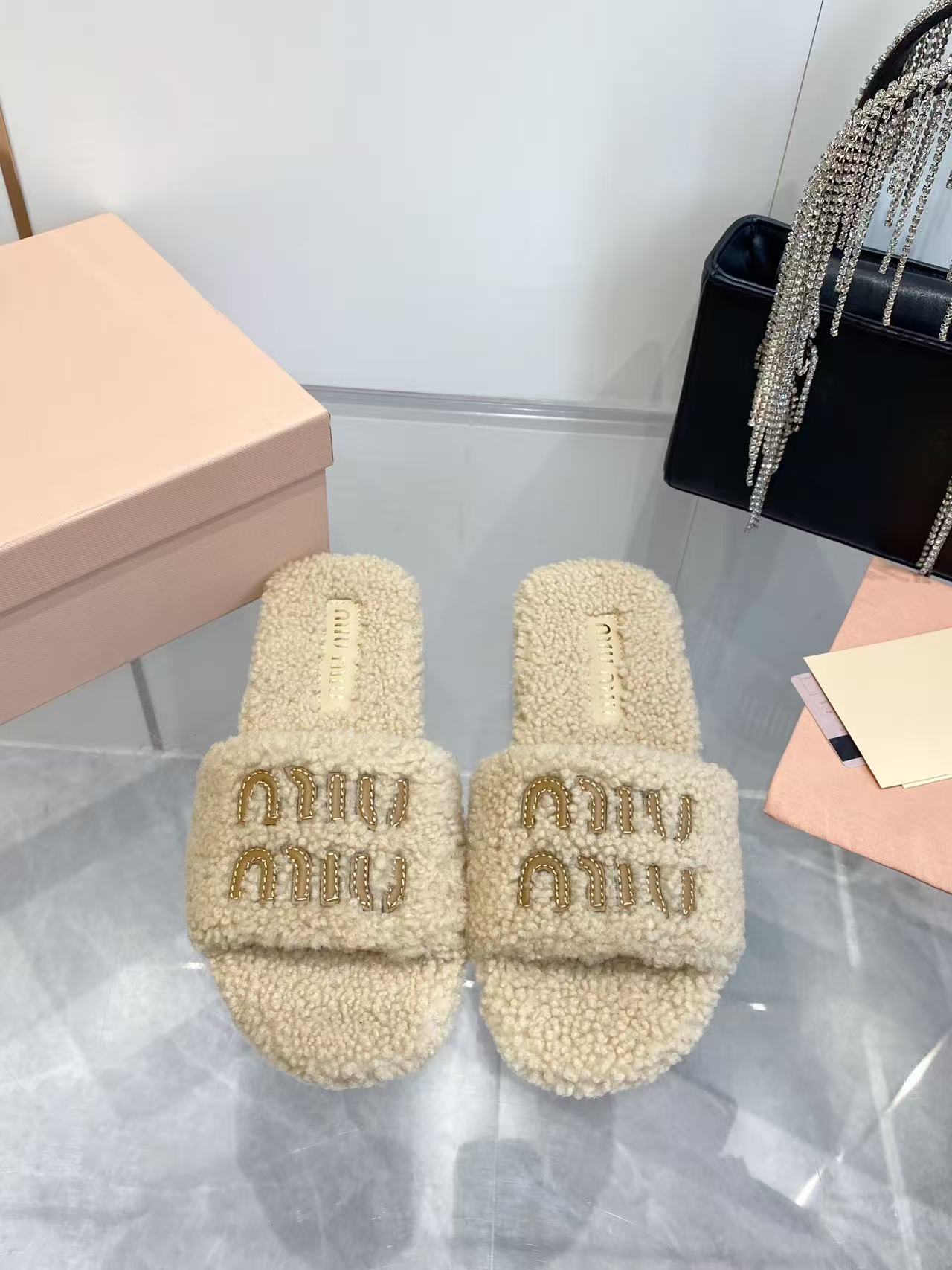 미우미우 울 슬리퍼