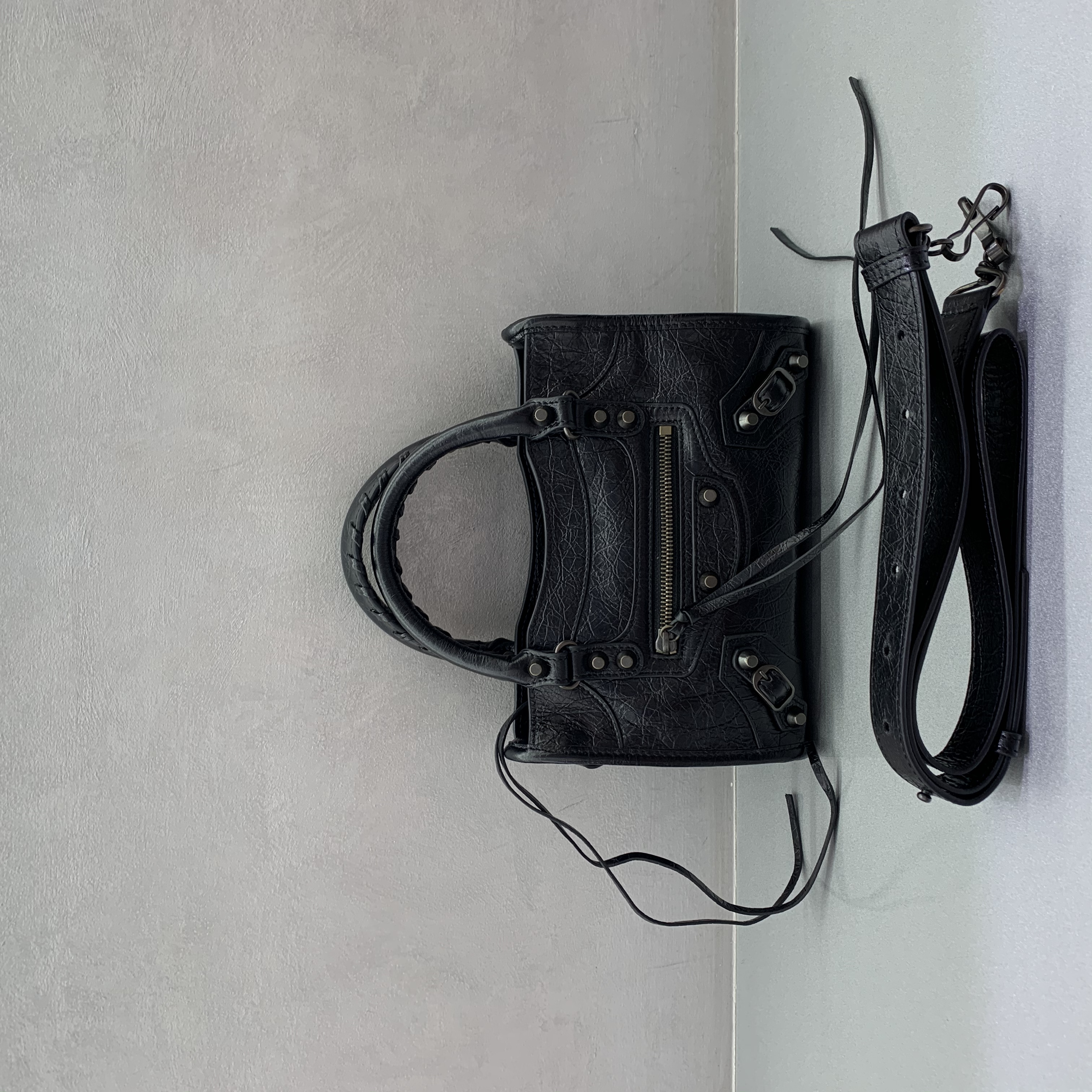 발렌시아가 르 시티 미니 백 블랙