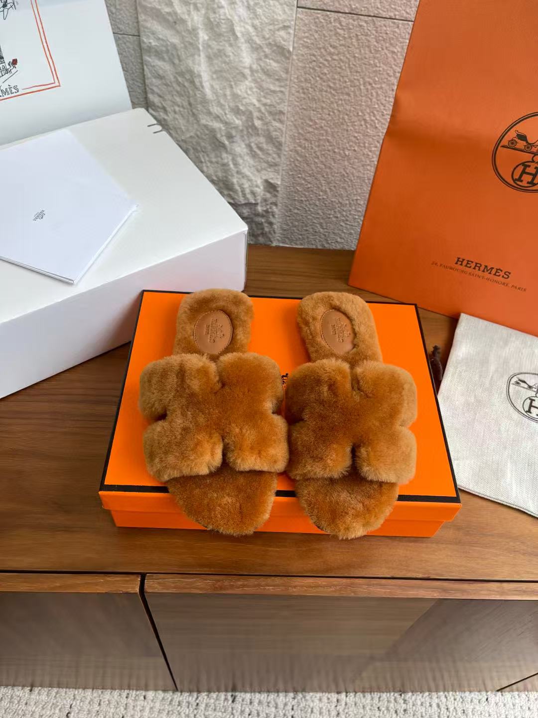 에르메스 시어링 양털 오란 슬리퍼
