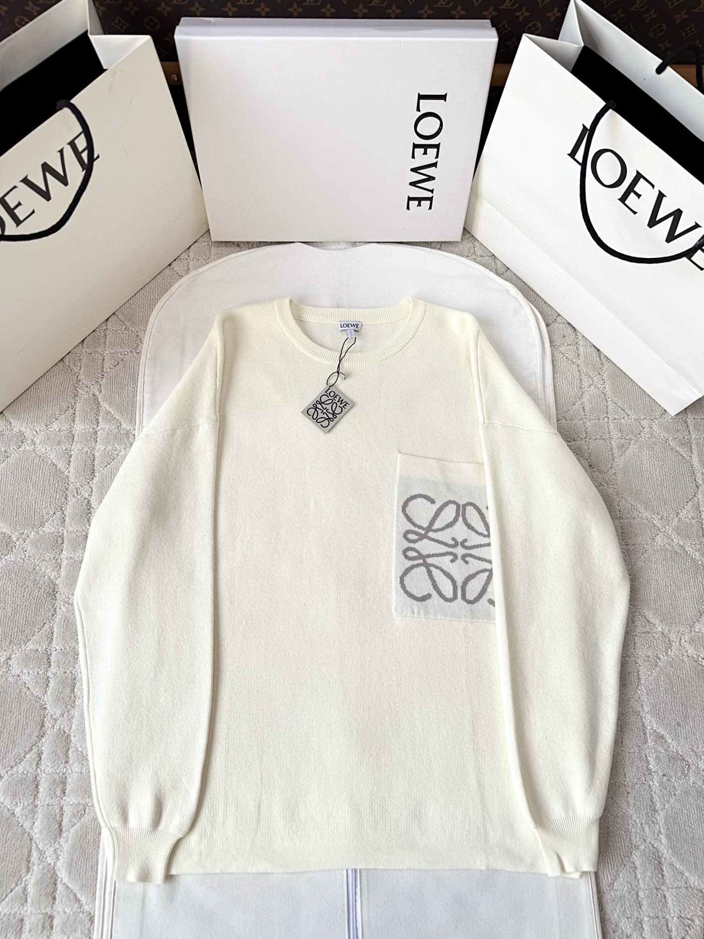 로에베 포켓 니트 스웨터