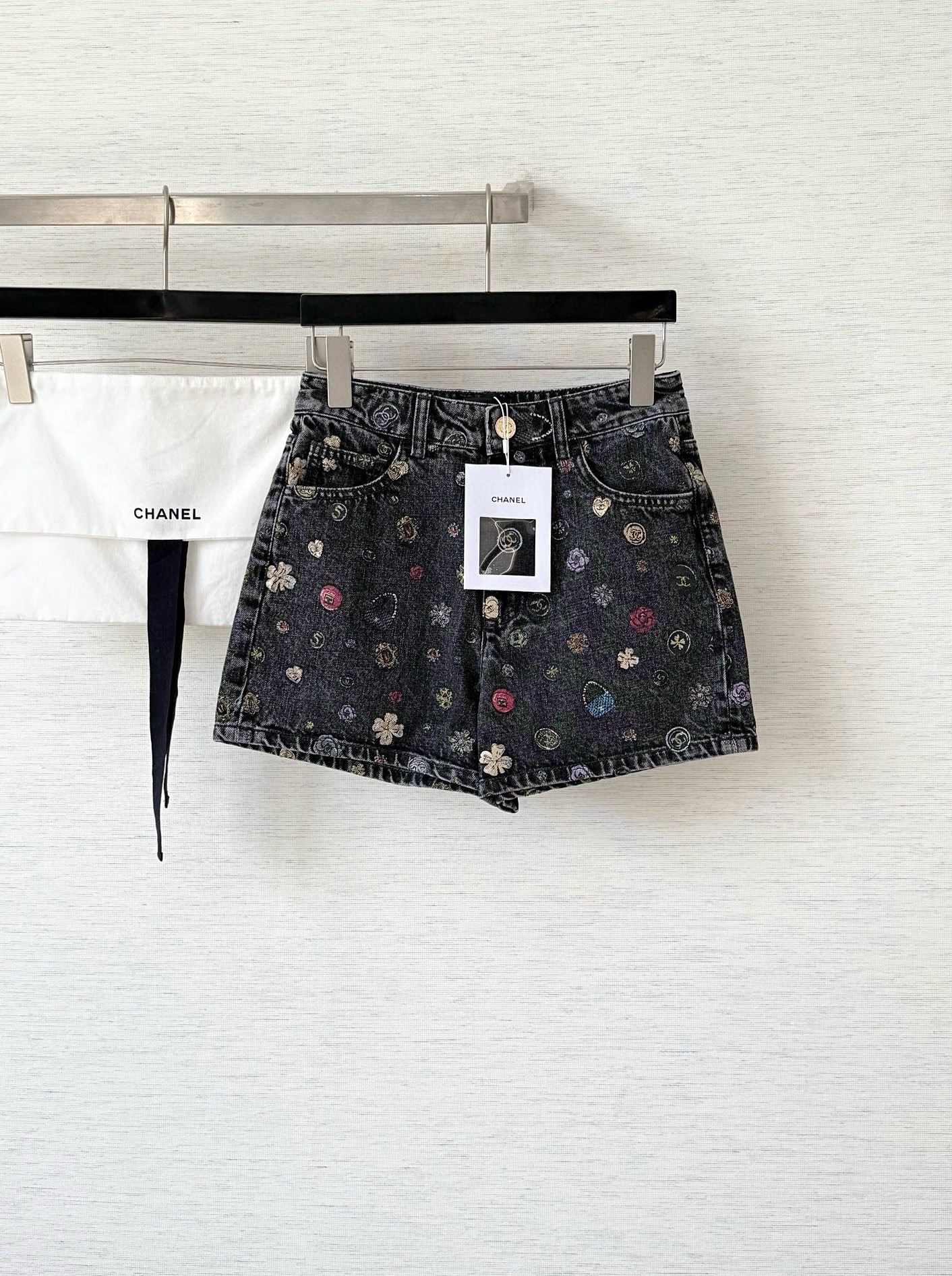 샤넬 프린트 와이드 레그 반바지