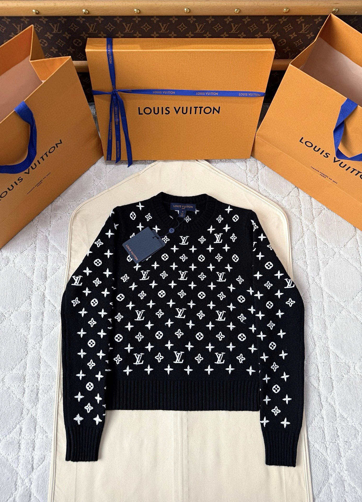 루이비통 25FW 울 모노그램 니트