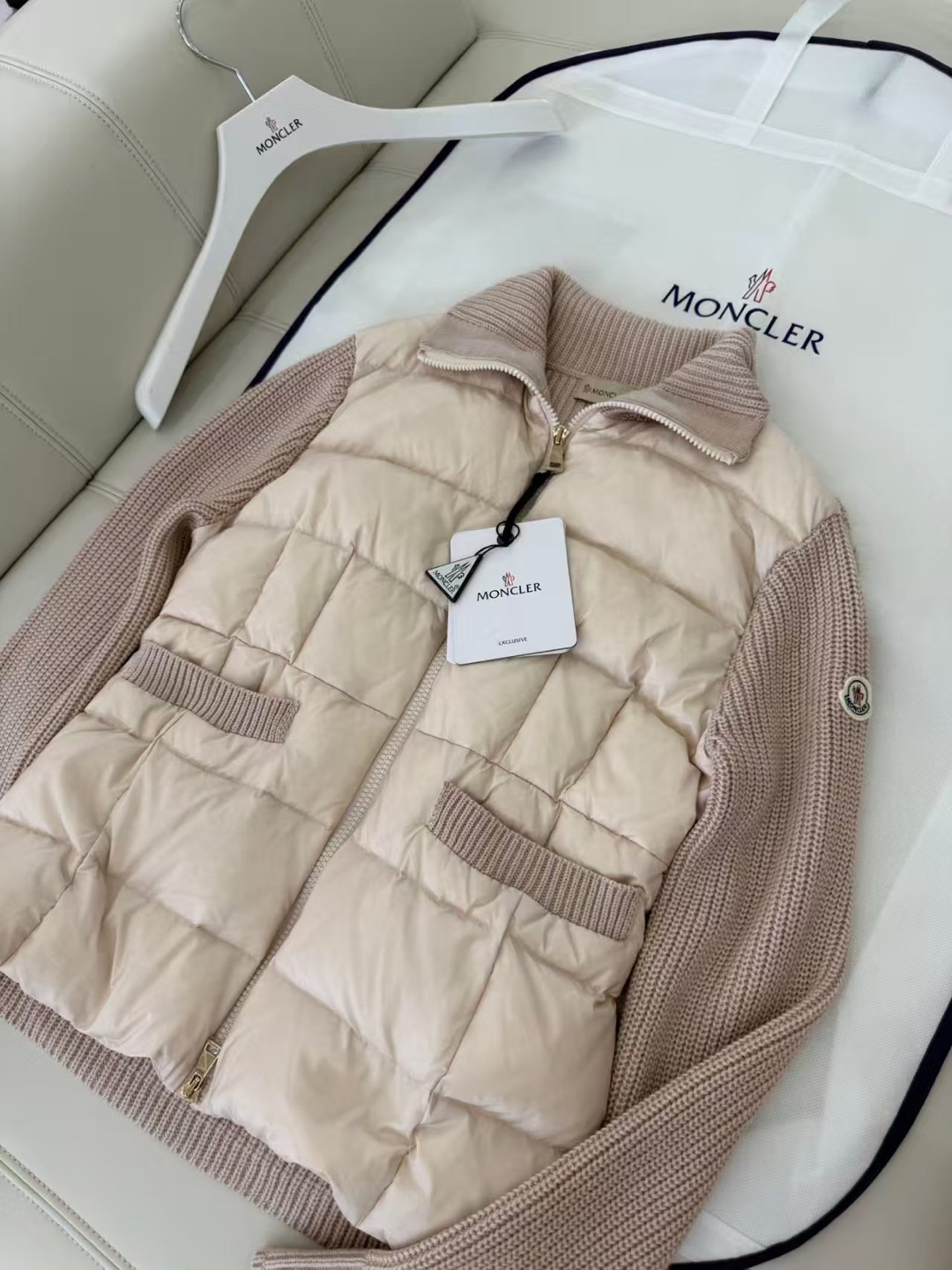 몽클레어 경량 패딩