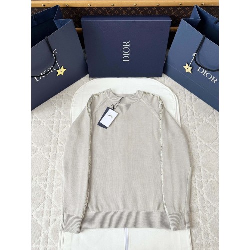 디올 라운드넥 스웨터