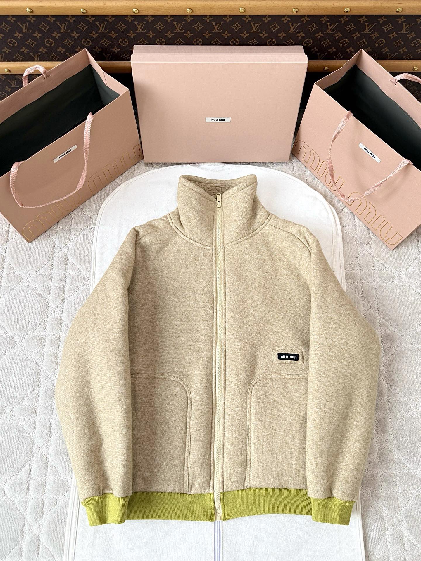 미우미우 폴라 프리스 집업