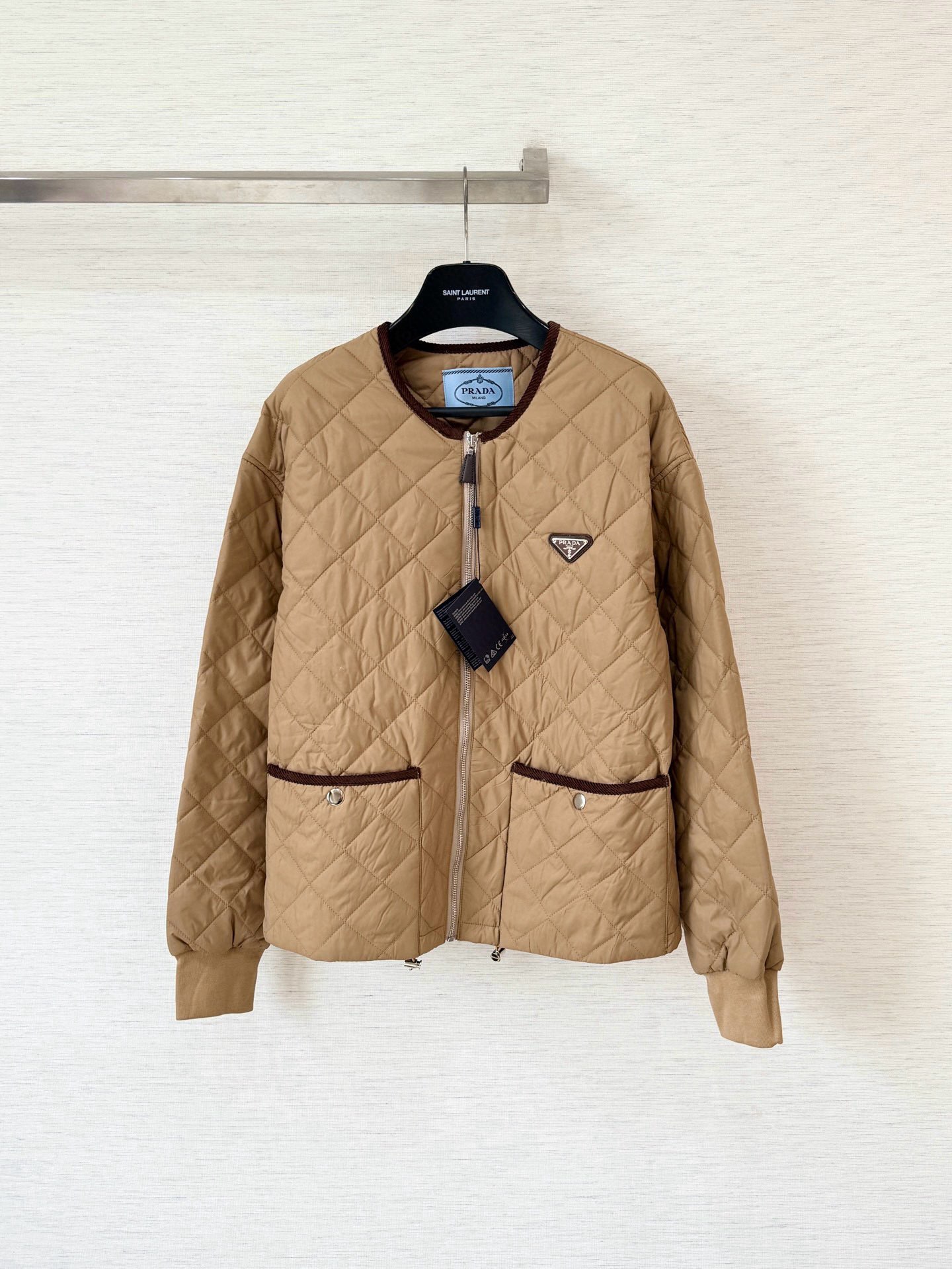 프라다 로고 패딩 자켓