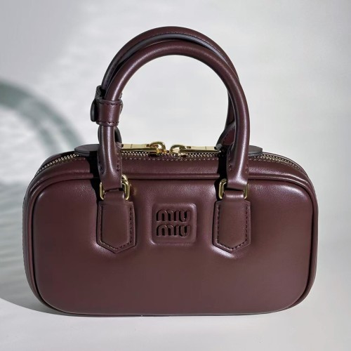 미우미우 아르카디 가죽 미니 백