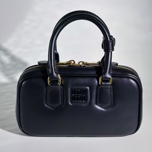 미우미우 아르카디 가죽 미니 백