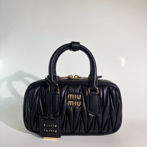 미우미우 아르카디 마테라쎄 나파 가죽 미니 백